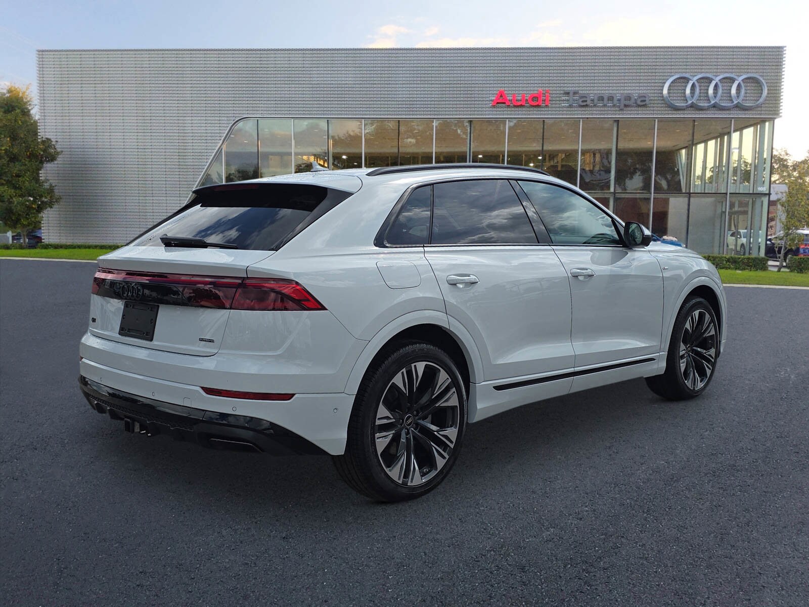 2025 Audi Q8 55 Premium Plus photo 3