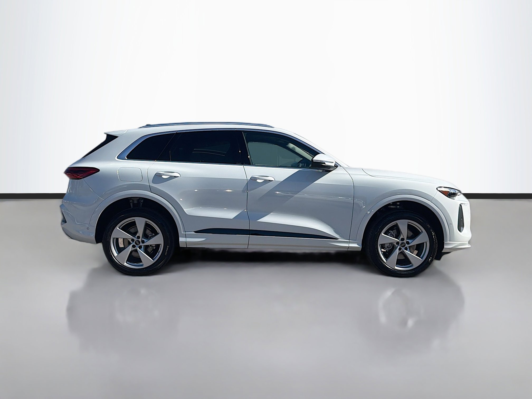 2025 Audi Q5 2.0T Premium Plus photo 2