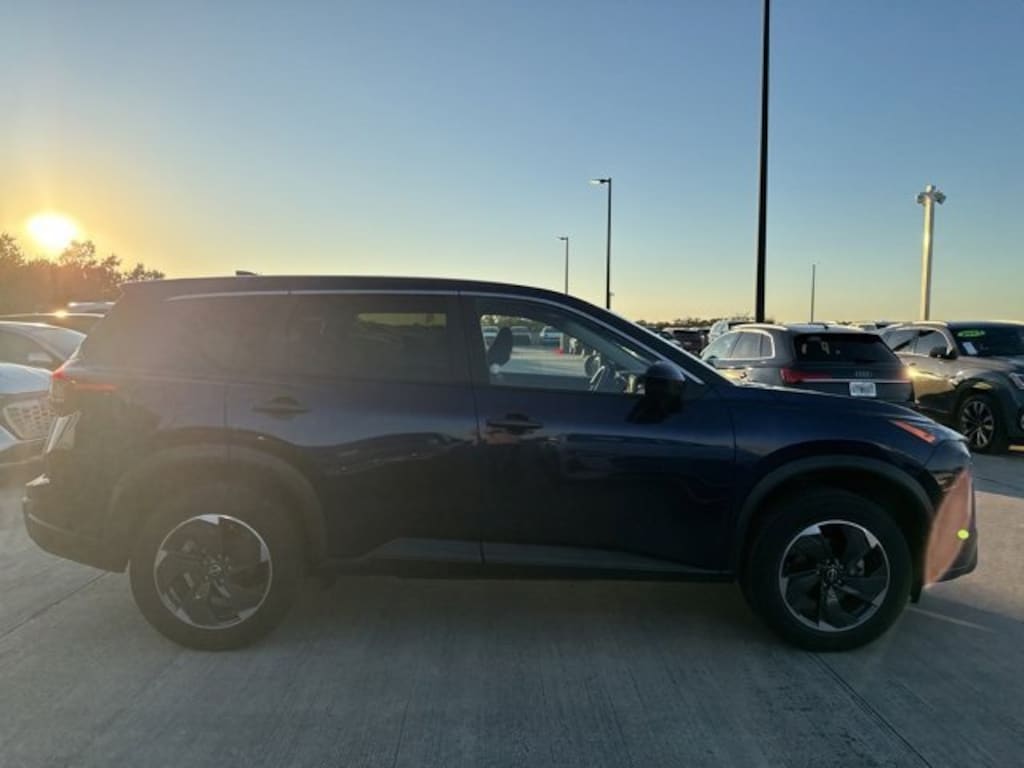 Used 2024 Nissan Rogue SV SUV