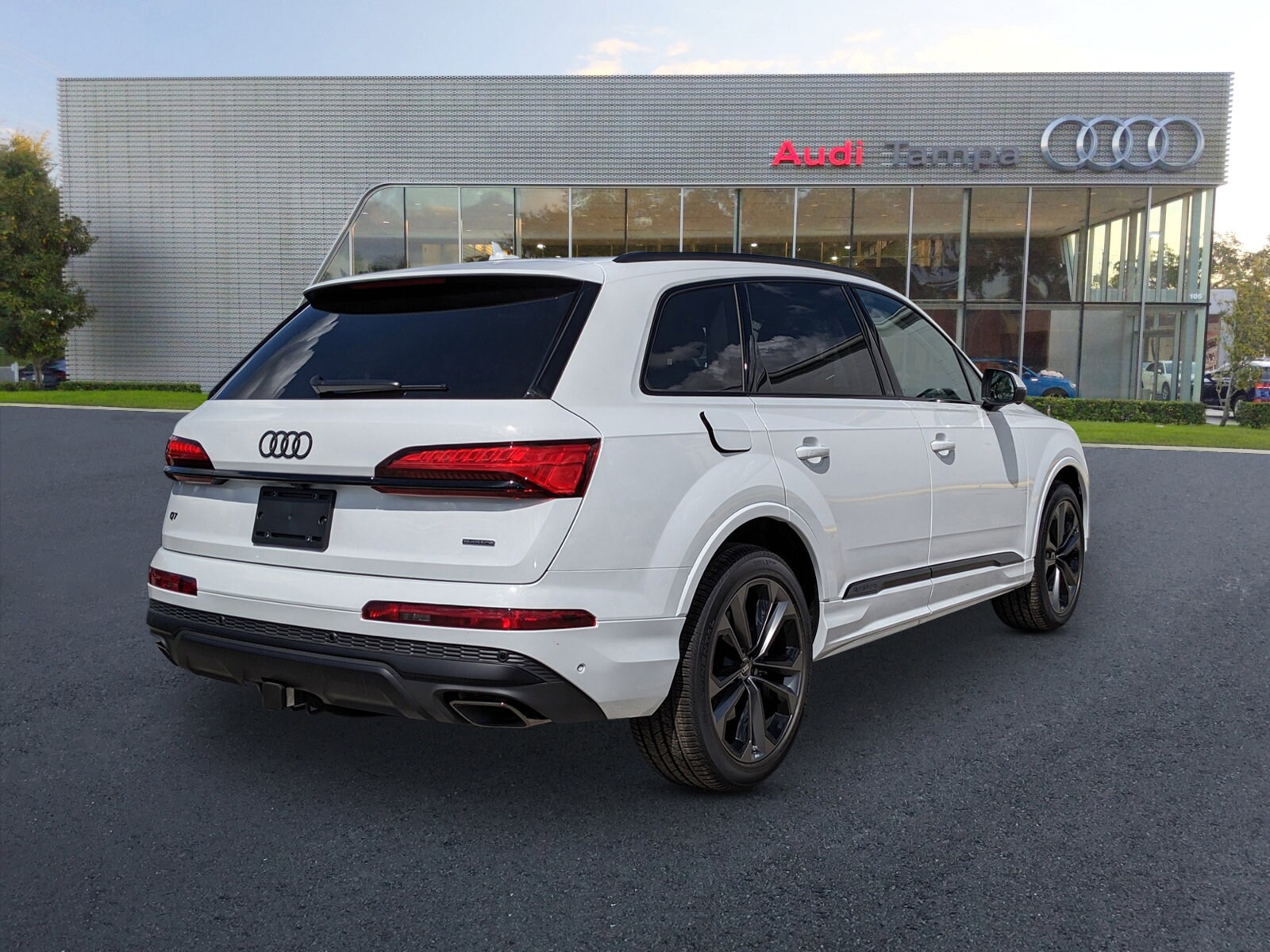 2025 Audi Q7 55 Premium Plus photo 3
