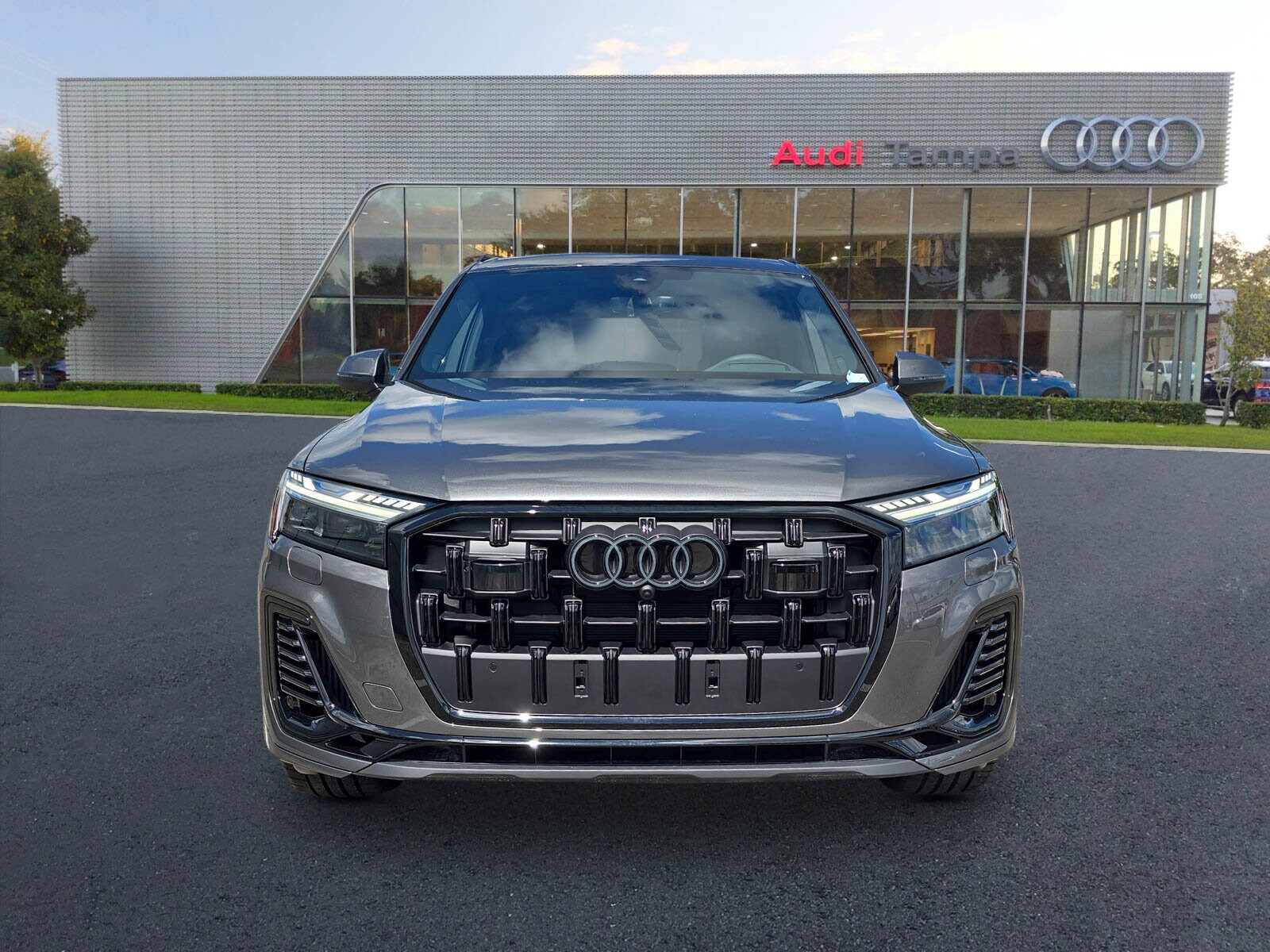 2025 Audi Q7 55 Prestige photo 2