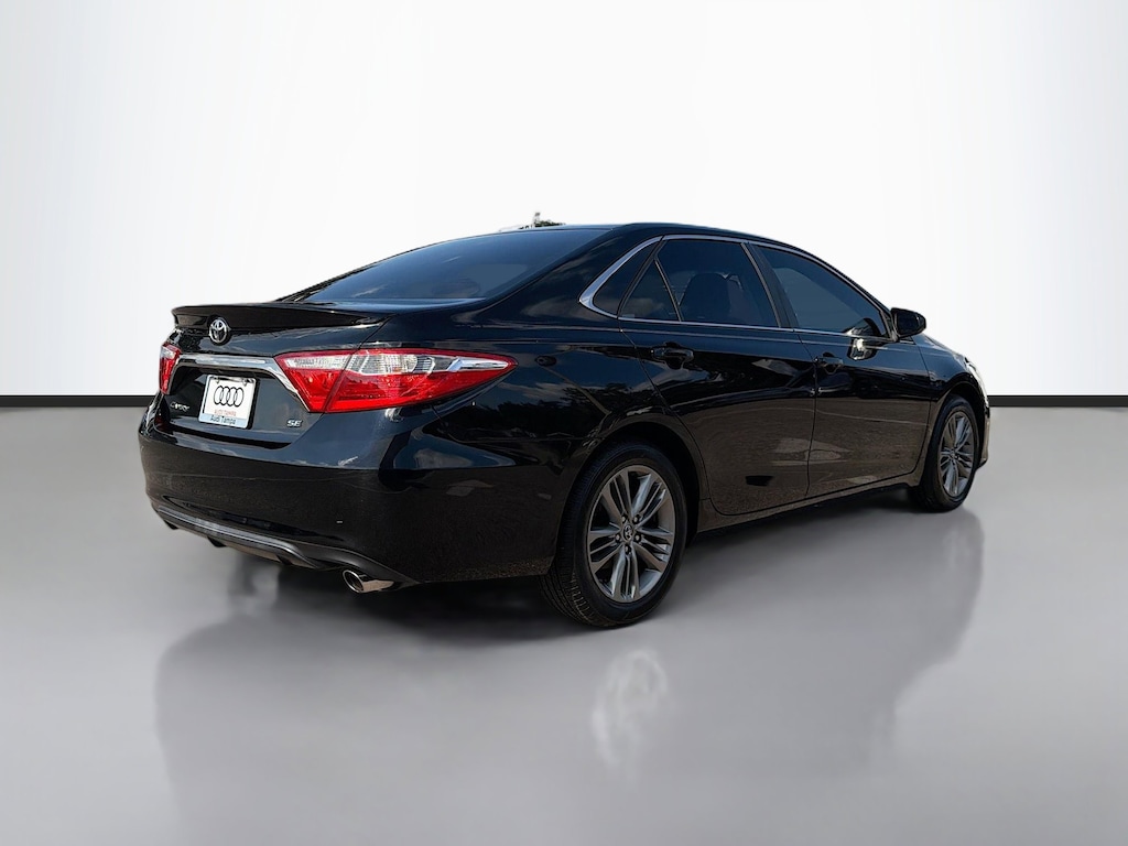 Used 2016 Toyota Camry SE Sedan