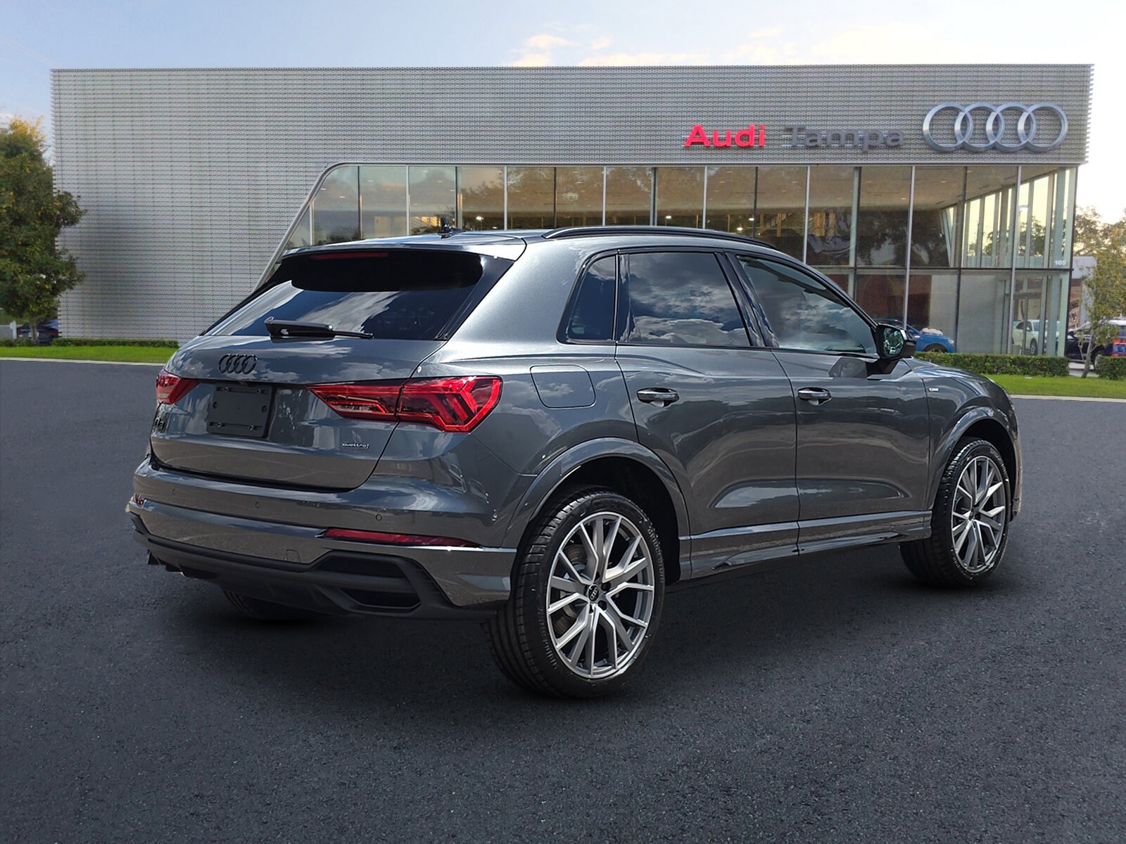 2025 Audi Q3 45 TFSI S line Premium Plus photo 4