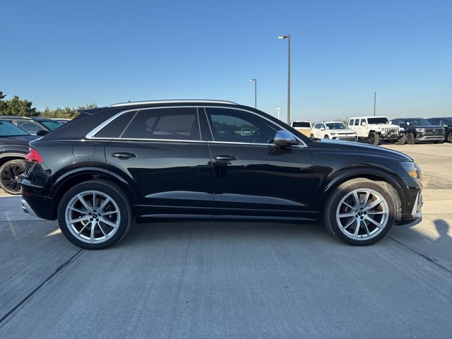 2022 Audi RS Q8 photo 2