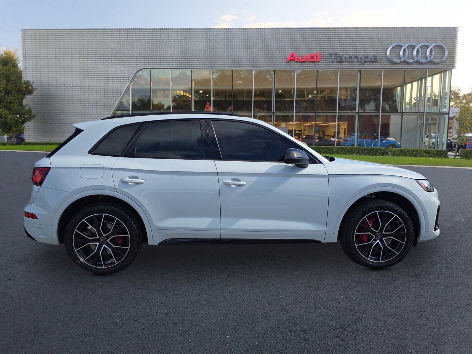 2025 Audi SQ5 Premium Plus photo 3