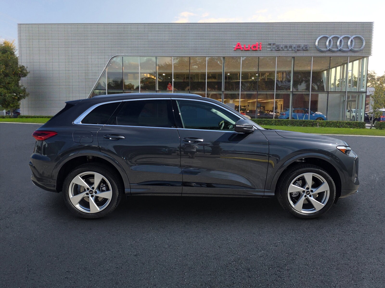 2025 Audi Q5 2.0T Premium Plus photo 3