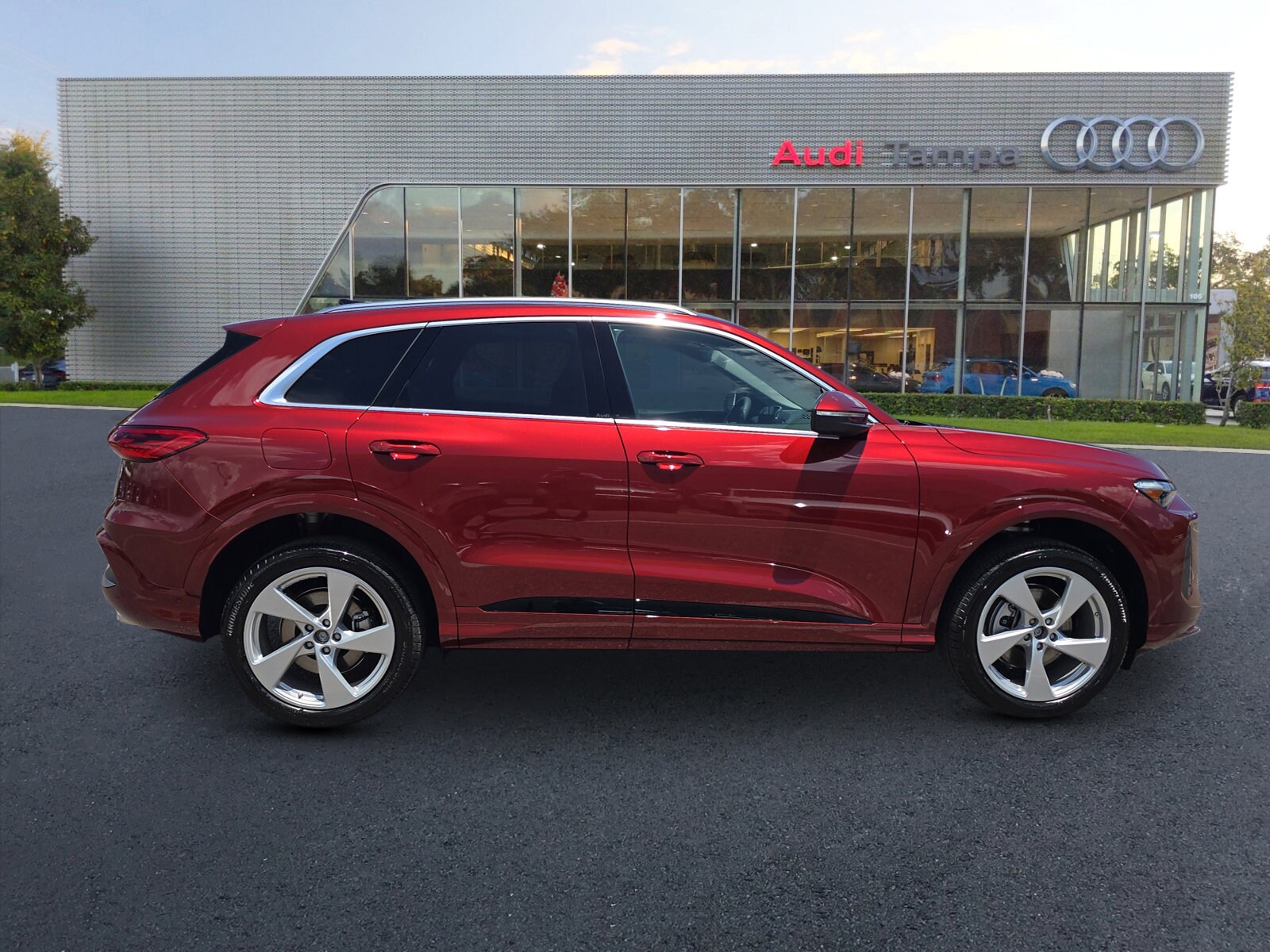 2025 Audi Q5 2.0T Premium Plus photo 3