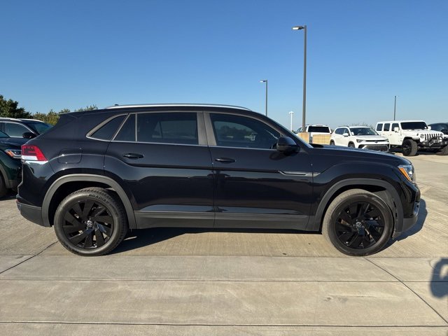 2024 Volkswagen Atlas Cross Sport SE Technology photo 2