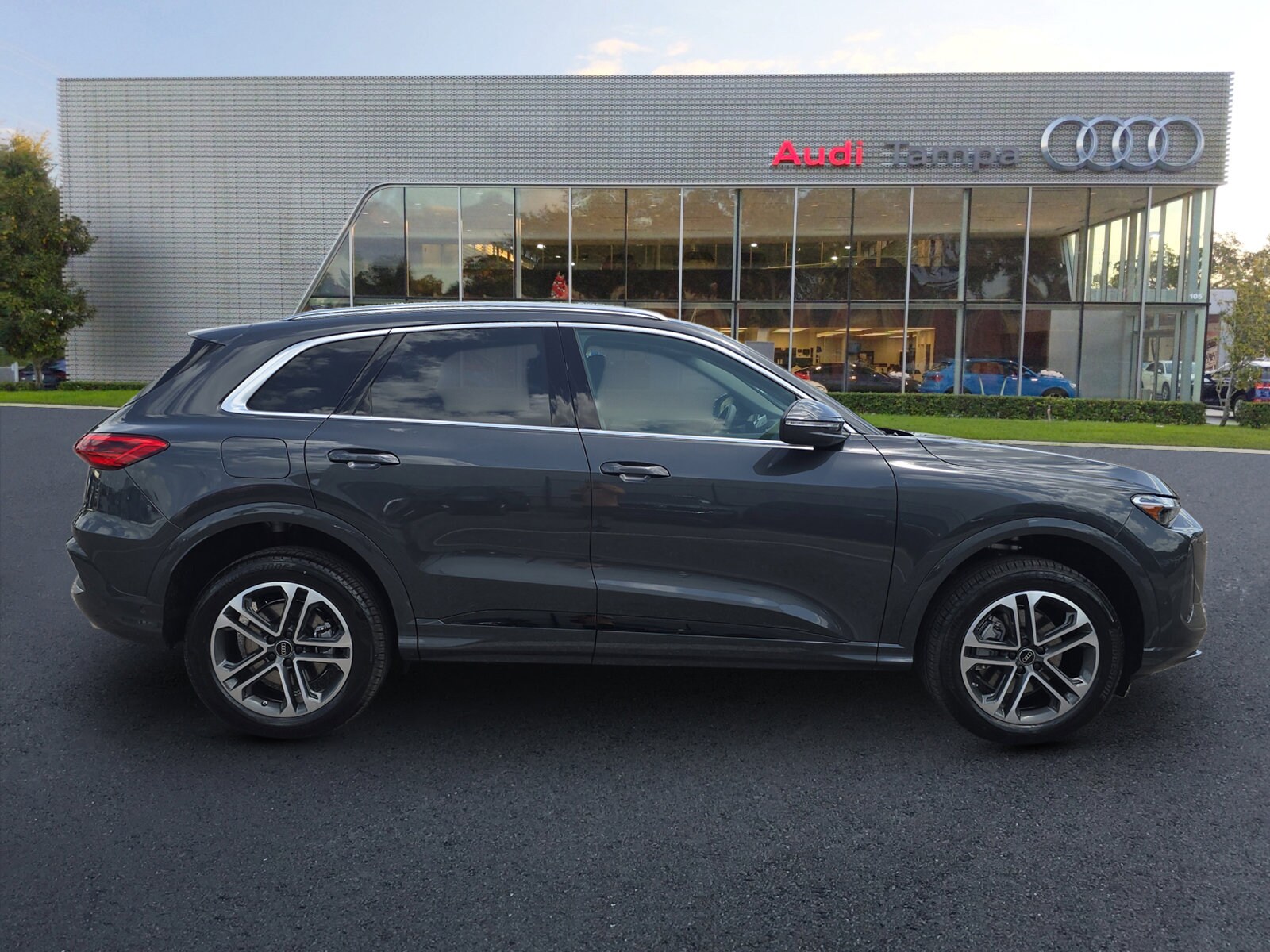 2025 Audi Q5 2.0T Premium photo 3