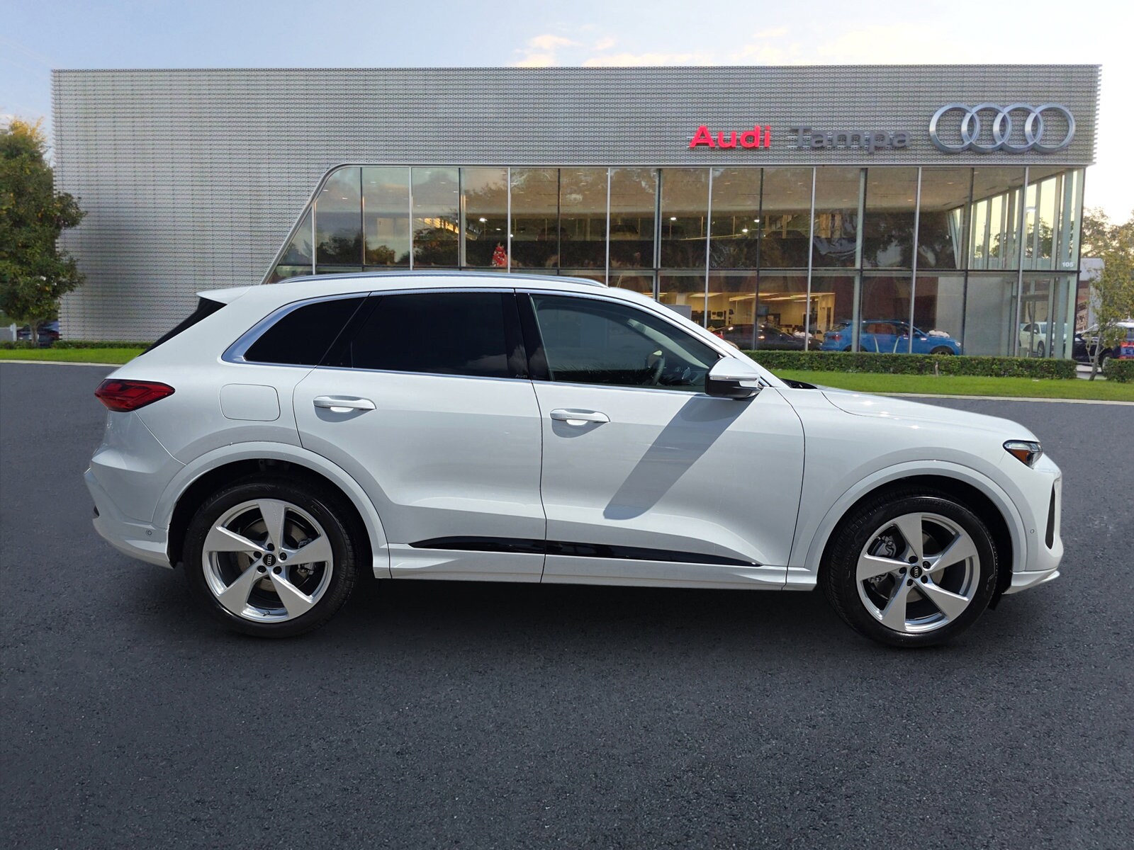 2025 Audi Q5 2.0T Prestige photo 3