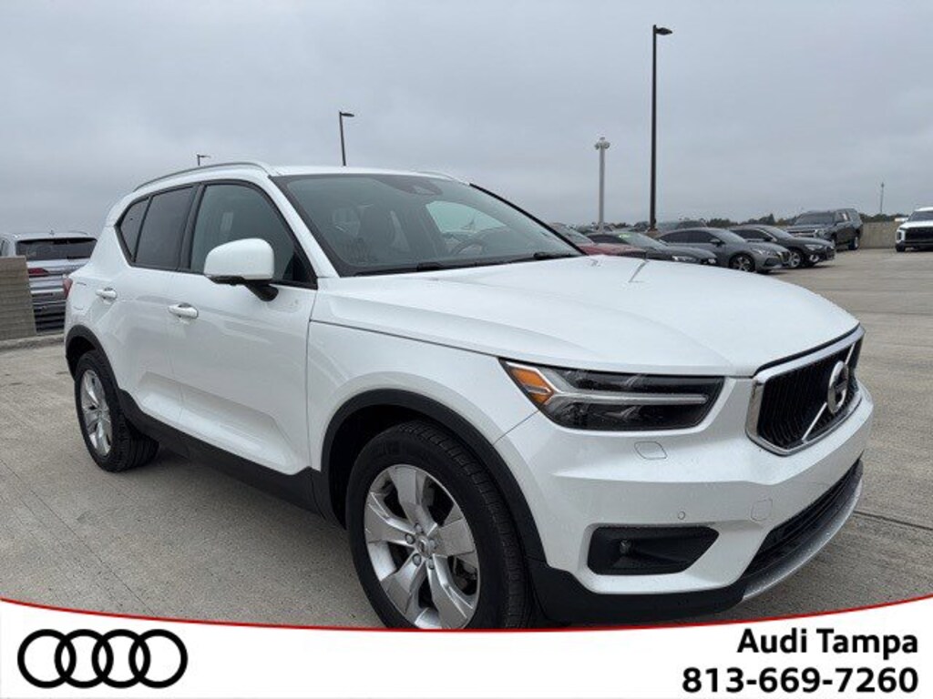Used 2022 Volvo XC40 Momentum SUV