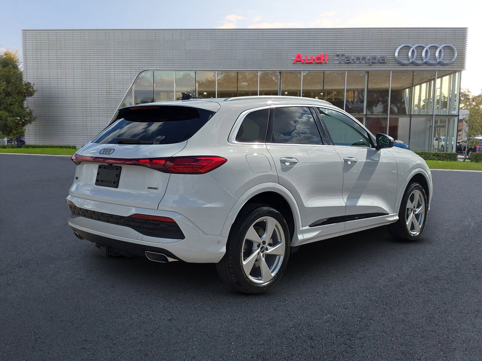 2025 Audi Q5 2.0T Prestige photo 4