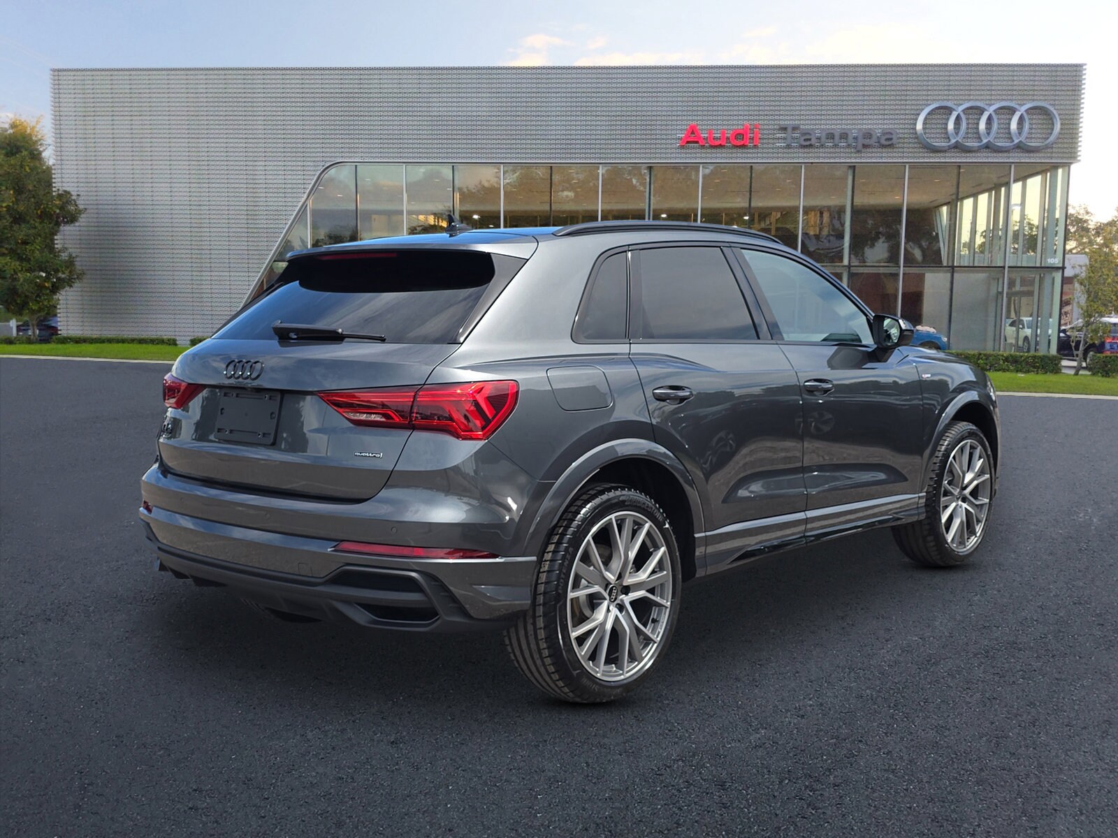 2025 Audi Q3 45 TFSI S line Premium Plus photo 4