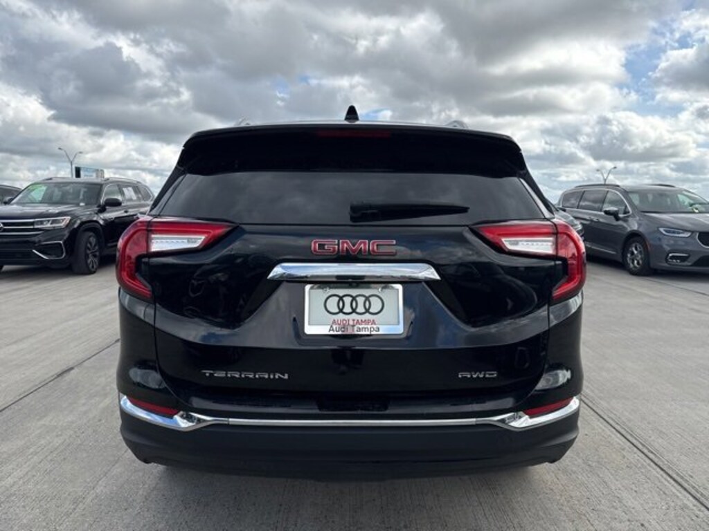 Used 2024 GMC Terrain SLT SUV