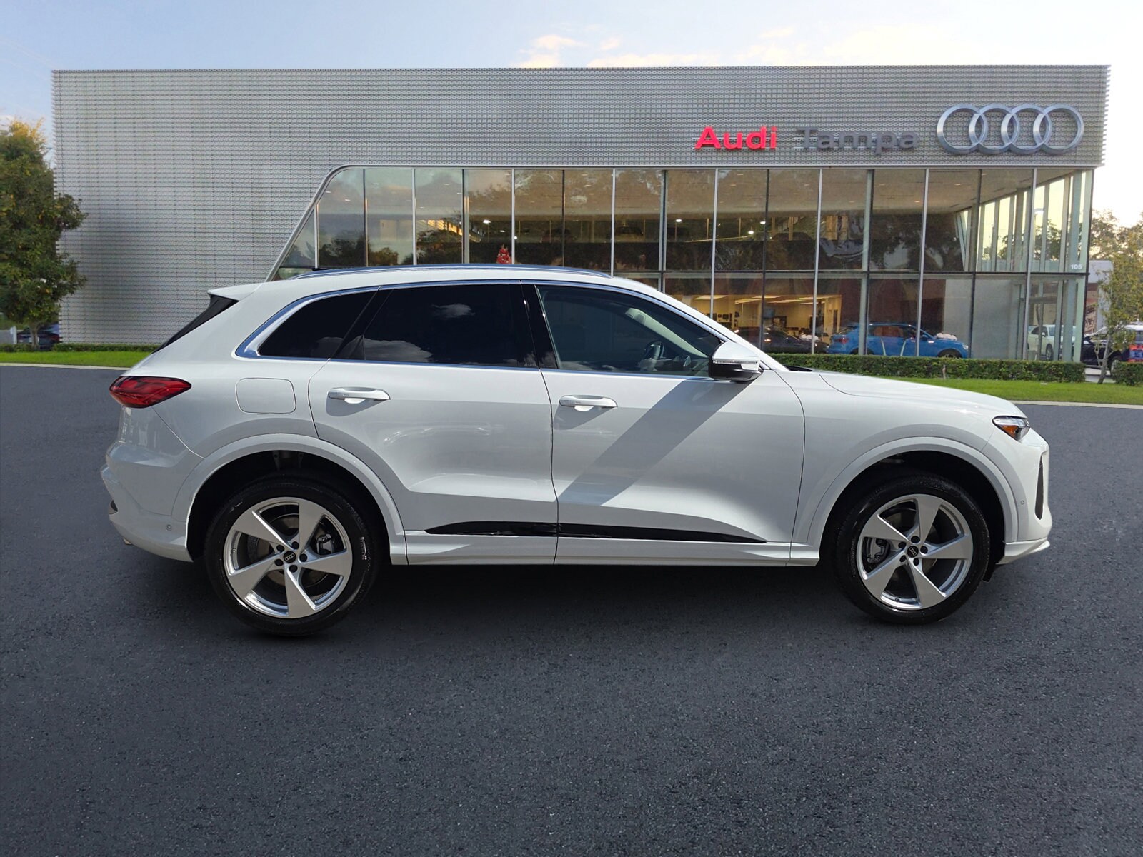 2025 Audi Q5 2.0T Prestige photo 3