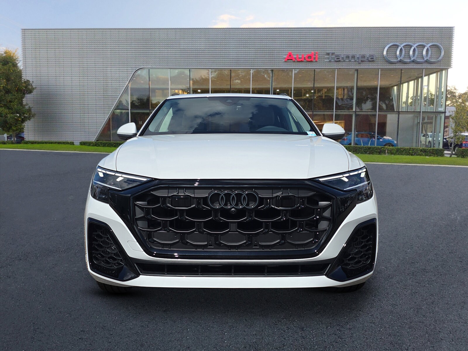 2025 Audi Q8 55 Premium Plus photo 2