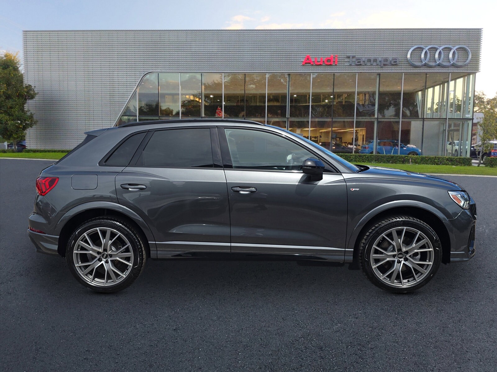 2025 Audi Q3 45 TFSI S line Premium Plus photo 3