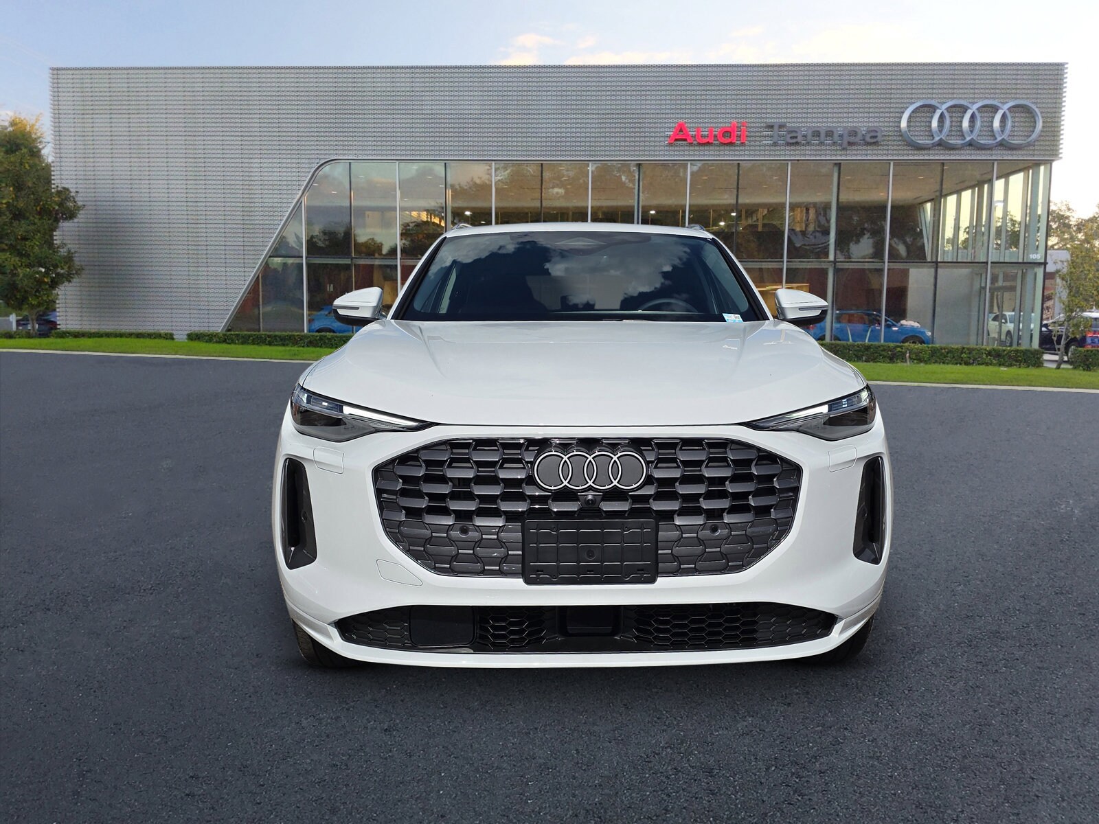 2025 Audi Q5 2.0T Prestige photo 2