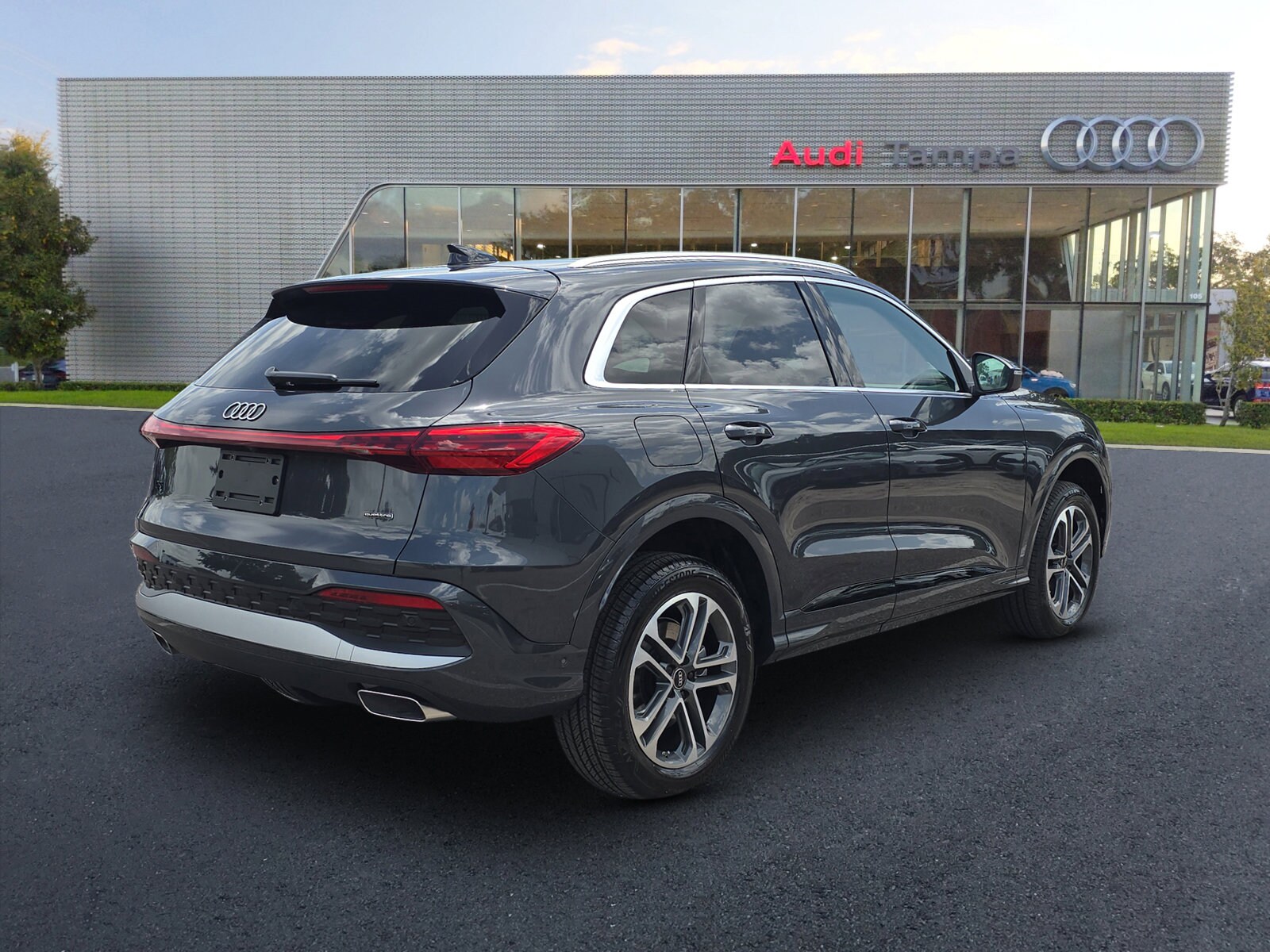 2025 Audi Q5 2.0T Premium photo 4