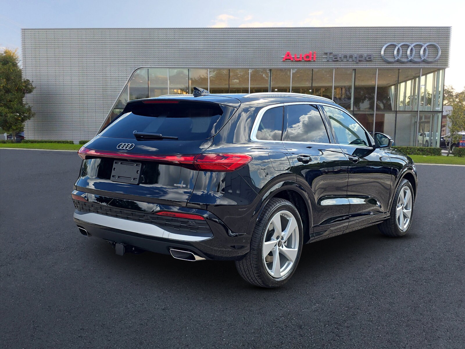 2025 Audi Q5 2.0T Prestige photo 3
