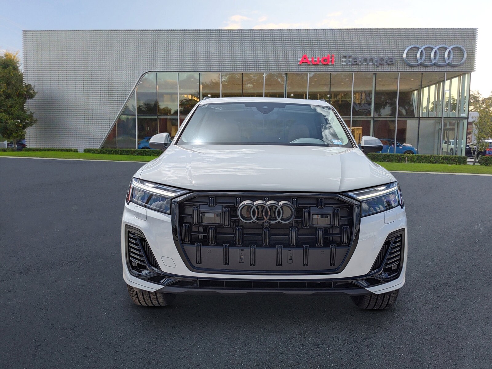 2025 Audi Q7 55 Premium Plus photo 2