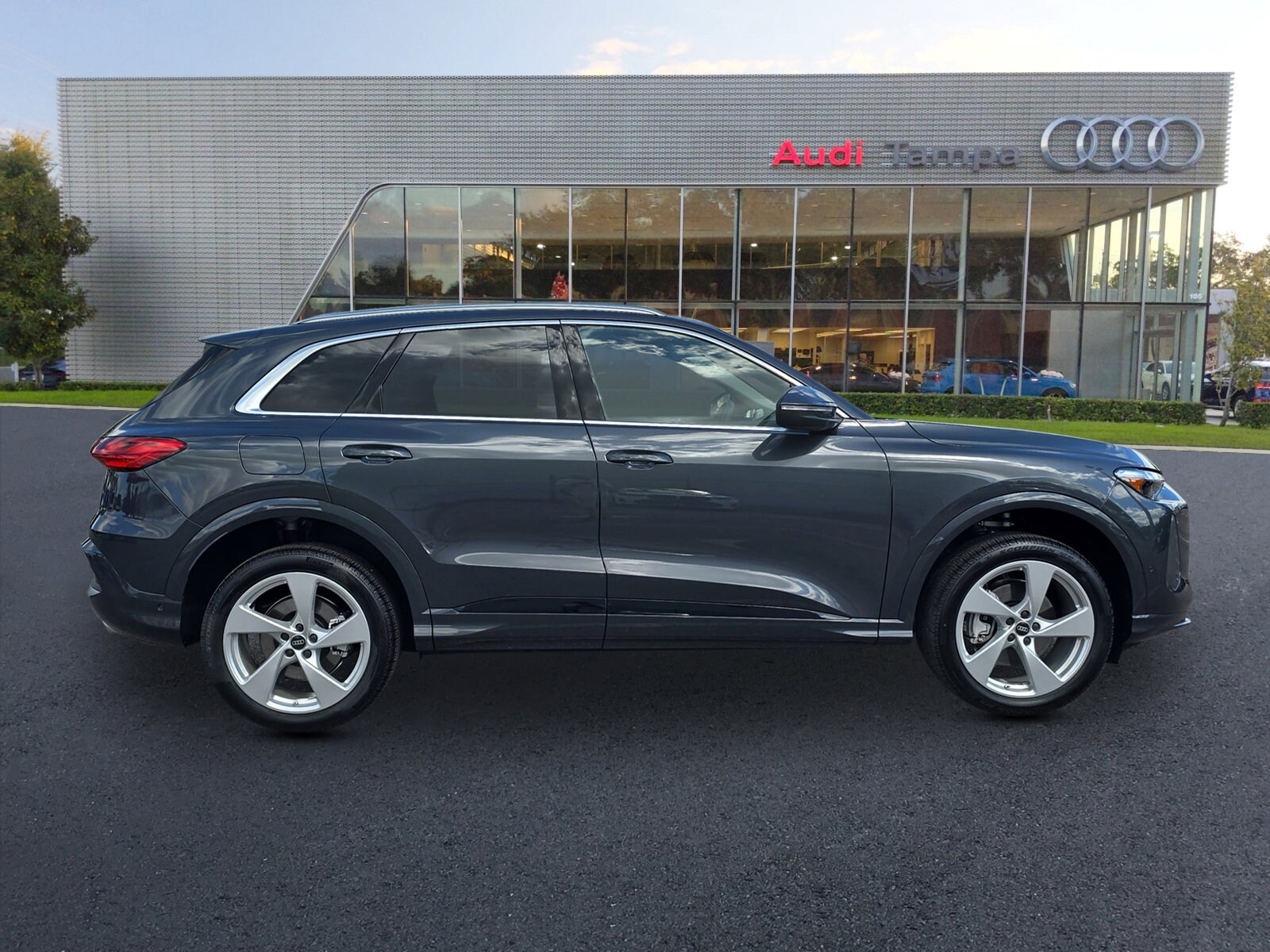 2025 Audi Q5 2.0T Prestige photo 3