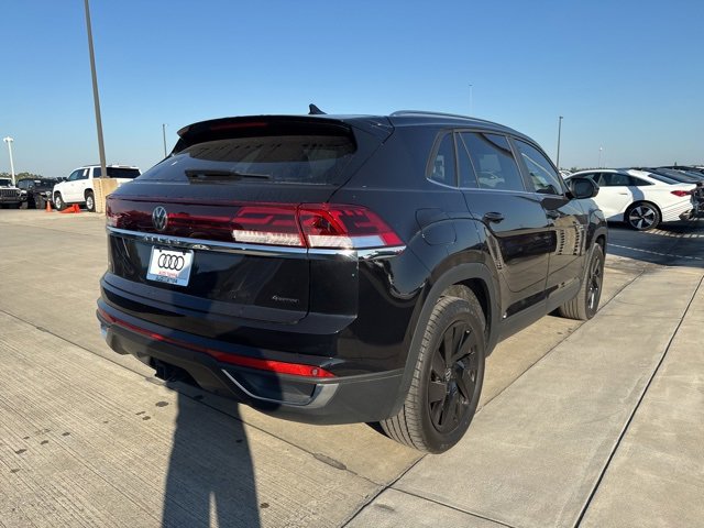 2024 Volkswagen Atlas Cross Sport SE Technology photo 3