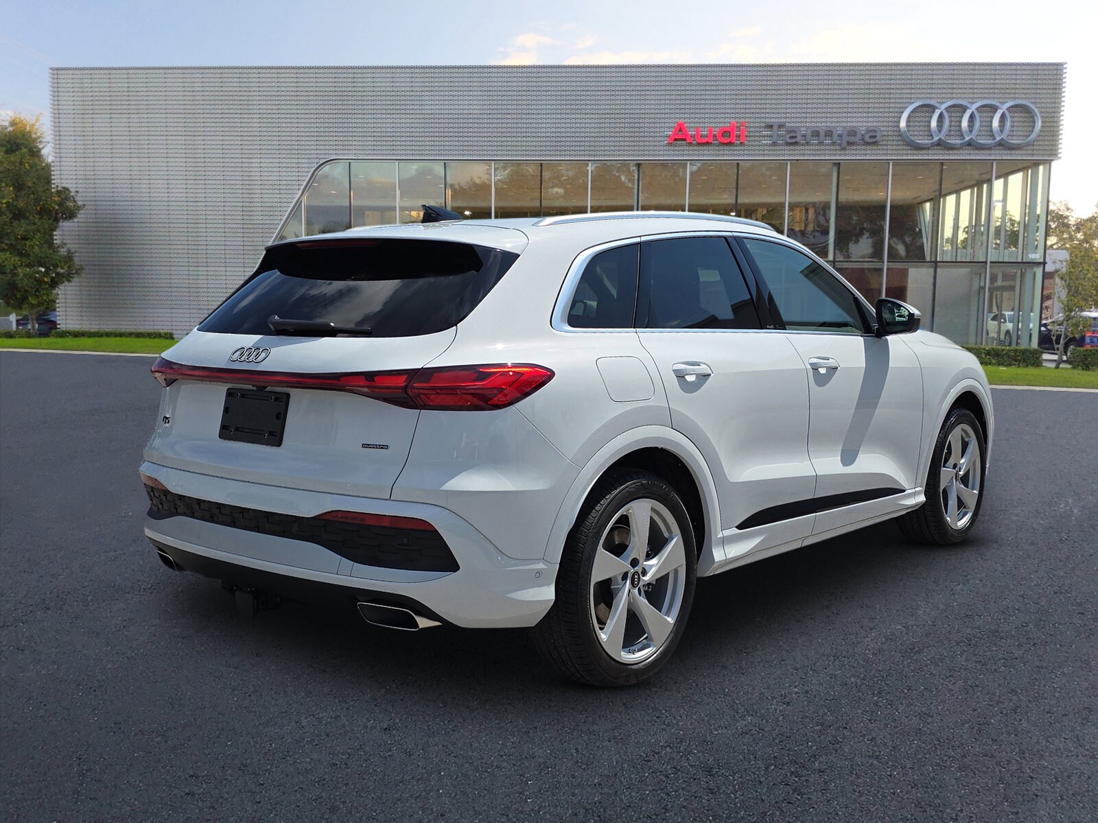 2025 Audi Q5 2.0T Prestige photo 4