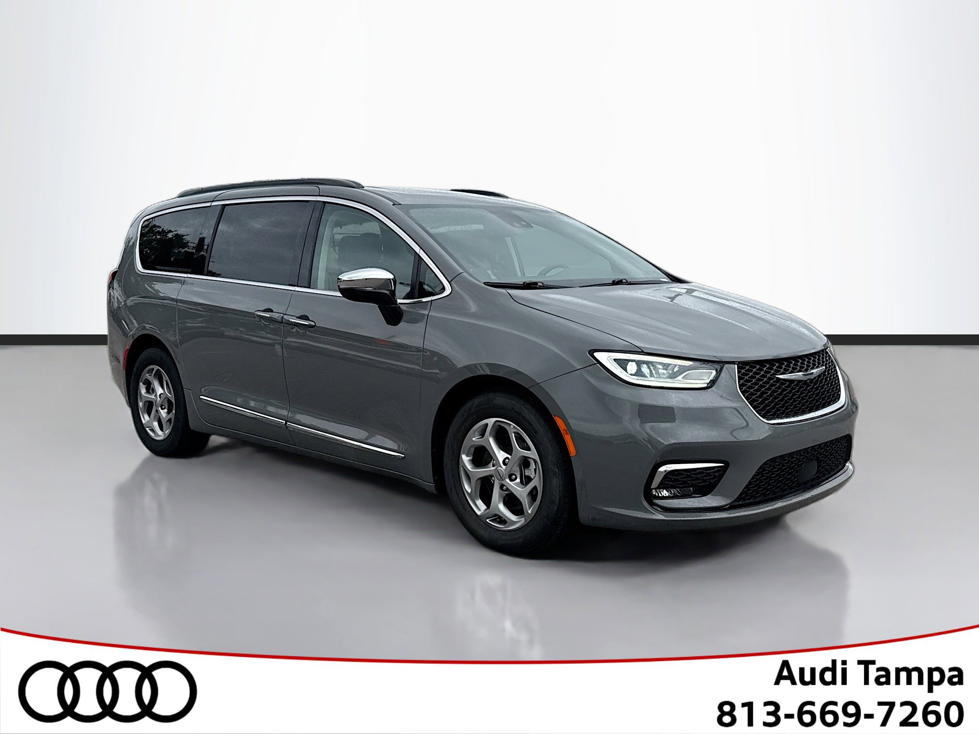 2023 Chrysler Pacifica Limited's photo