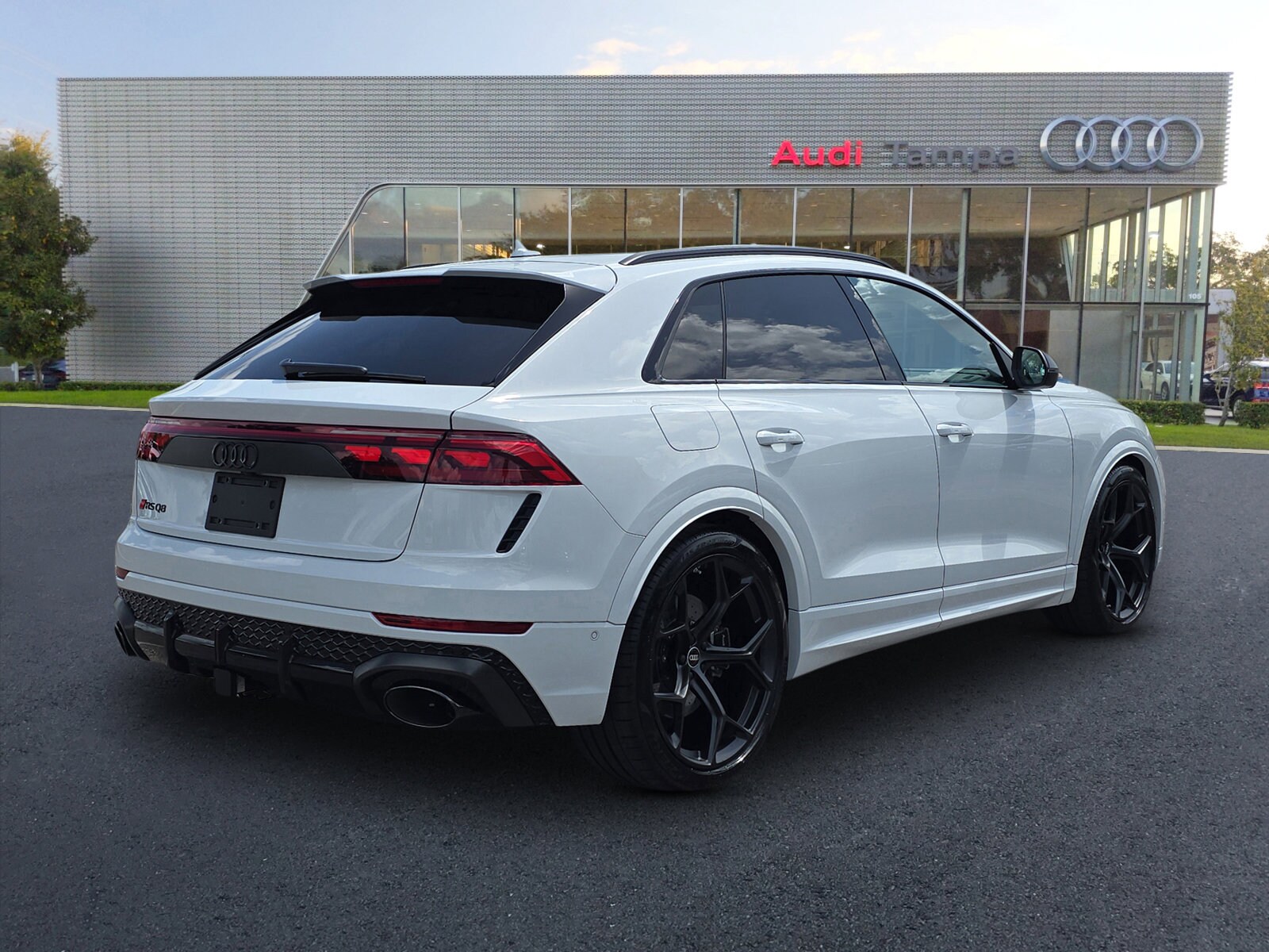 2025 Audi RS Q8 photo 4