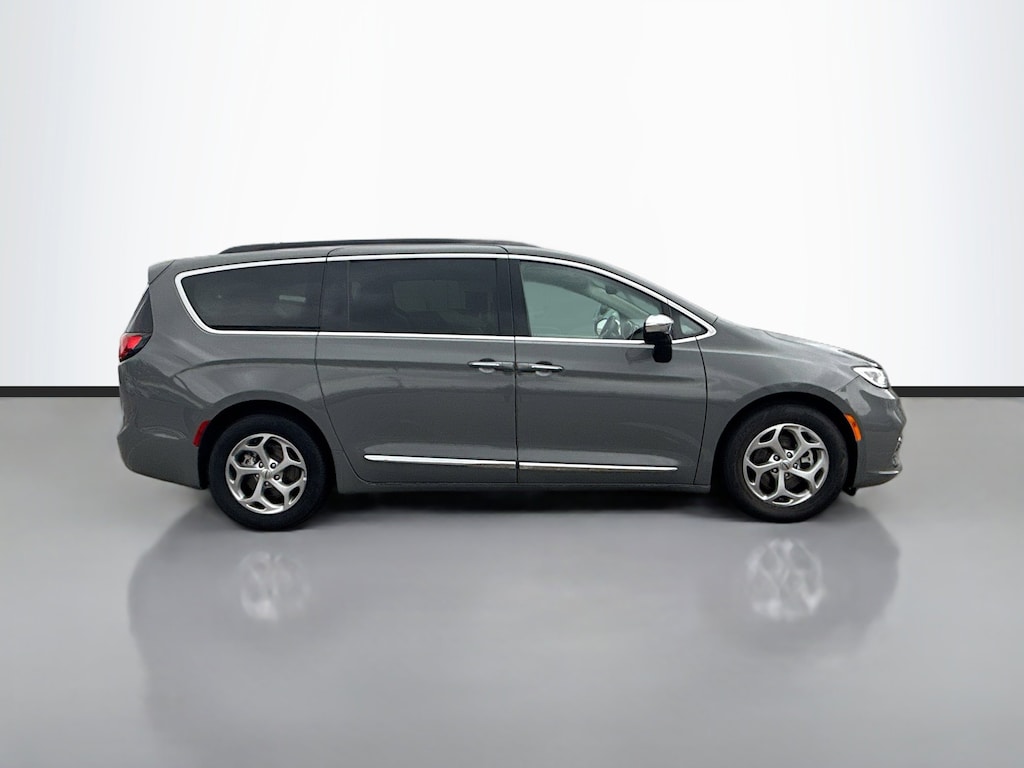 Used 2023 Chrysler Pacifica Limited Van Passenger Van