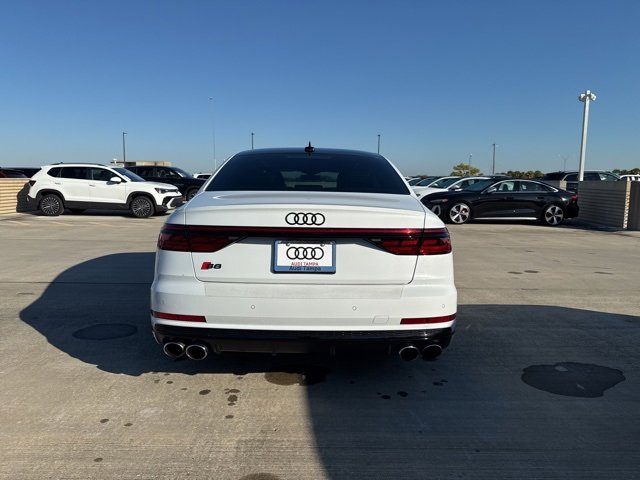 2021 Audi S8 4.0T Quattro photo 2