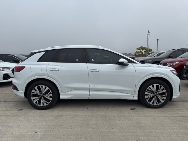 2023 Audi Q4 40 E-tron Premium Plus photo 2