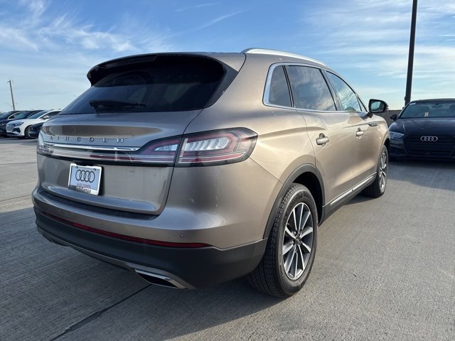 2021 Lincoln Nautilus Standard photo 2