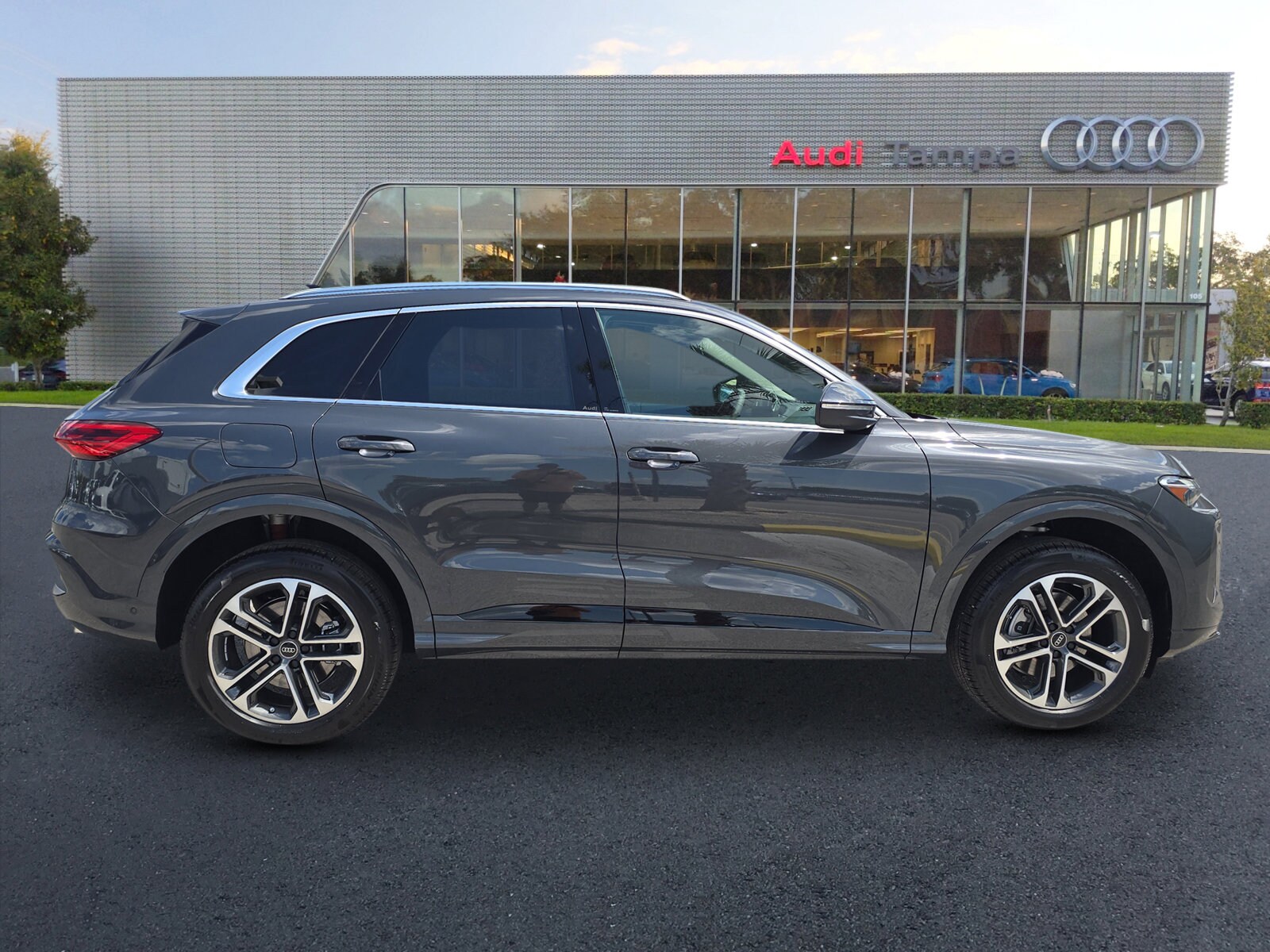 2025 Audi Q5 2.0T Premium photo 3