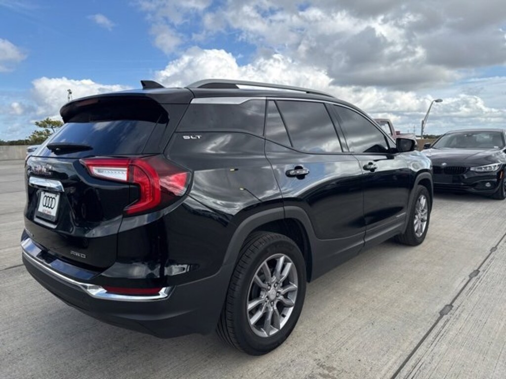 Used 2024 GMC Terrain SLT SUV
