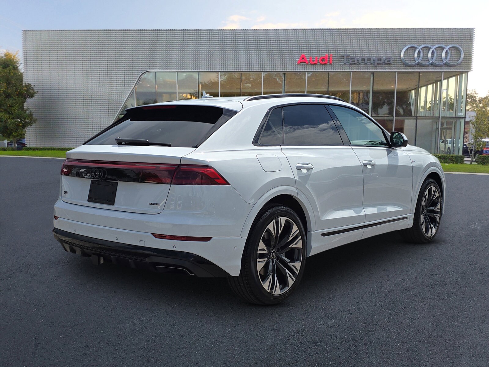 2025 Audi Q8 55 Premium Plus photo 4