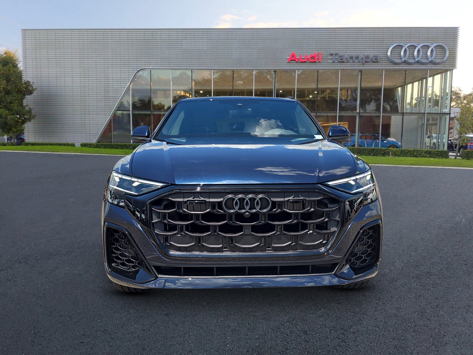 2025 Audi Q8 55 Premium Plus photo 2