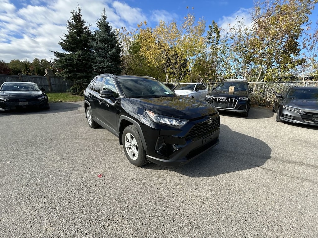 Used 2019 Toyota  AWD LE HTD Seats | Carplay/Android Auto | Safety S Crossover