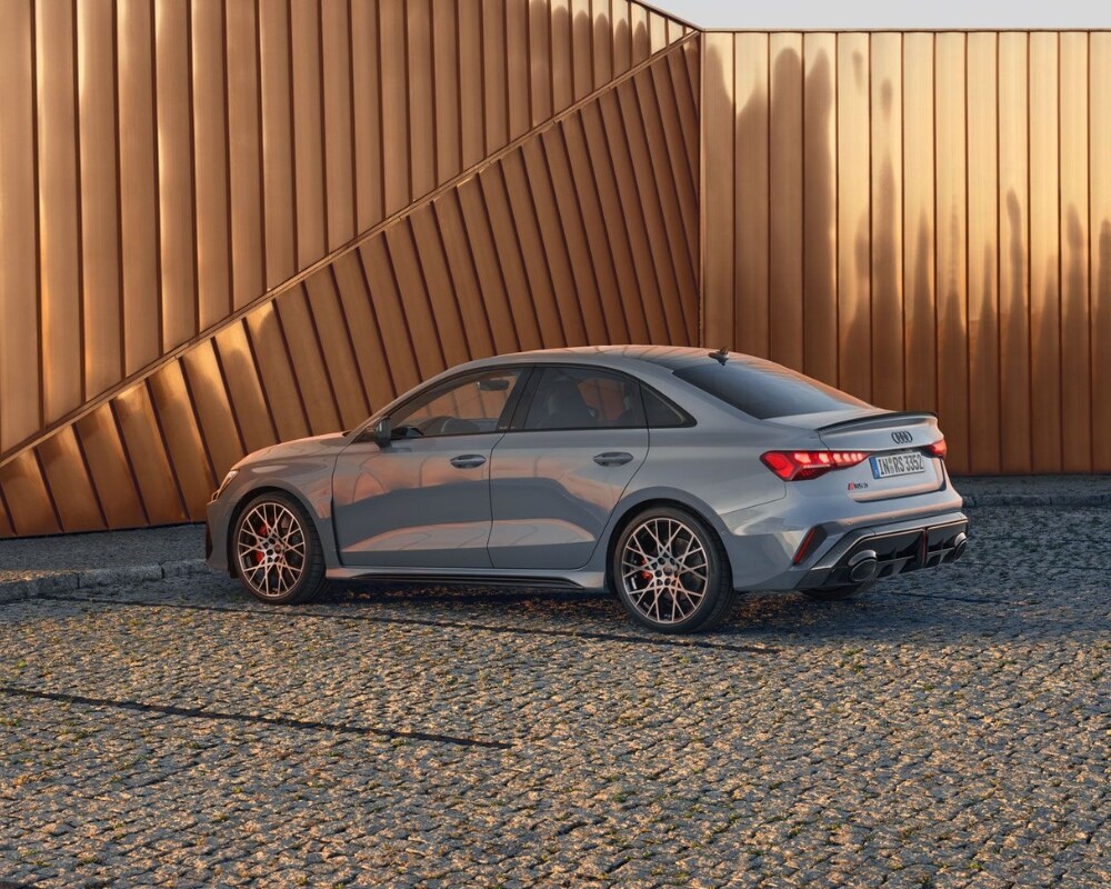 Exterior 3.jpg