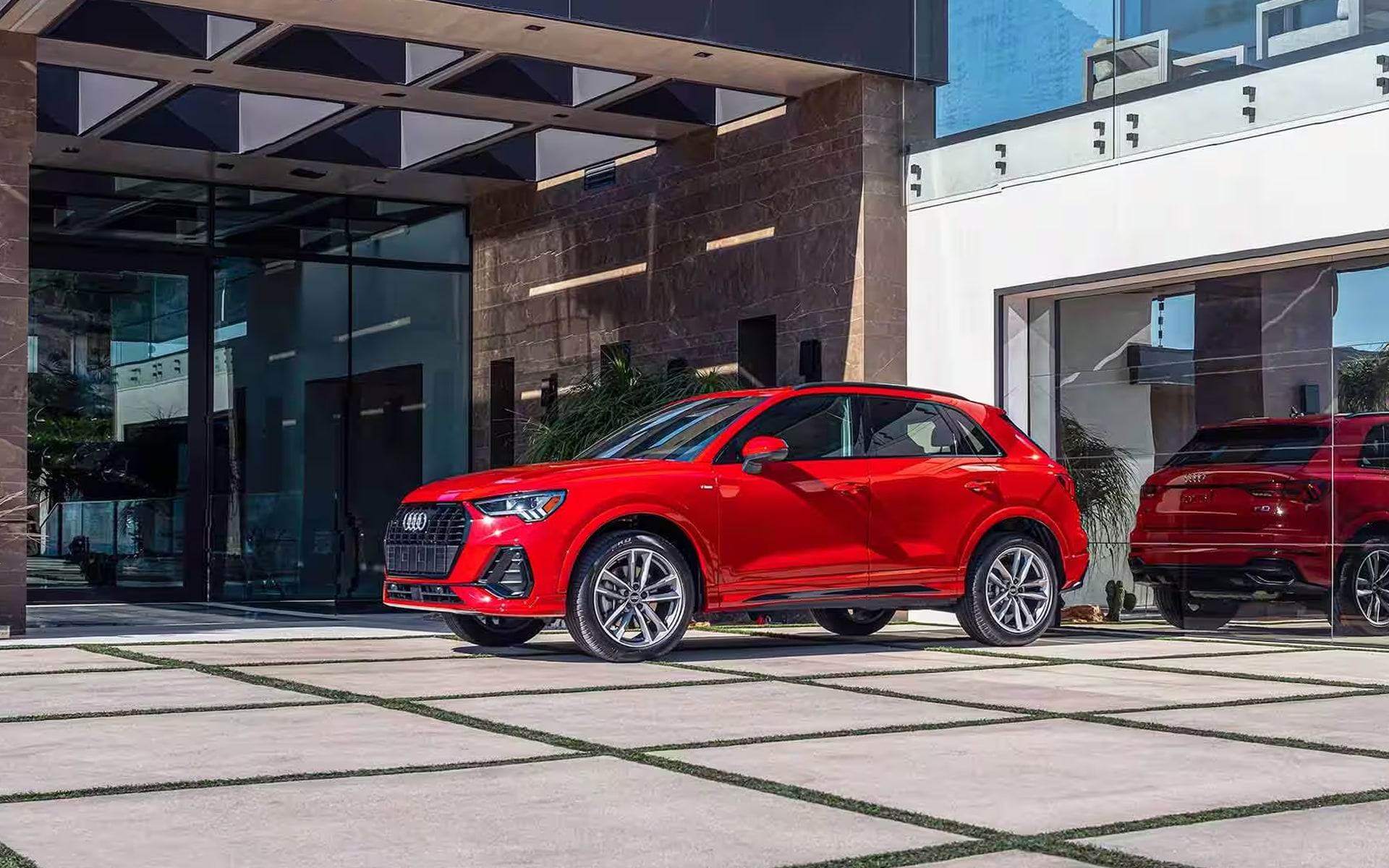 https://pictures.dealer.com/a/audithornhill/1619/4af734fd5209bde3a21cae1287924b4fx.jpg
