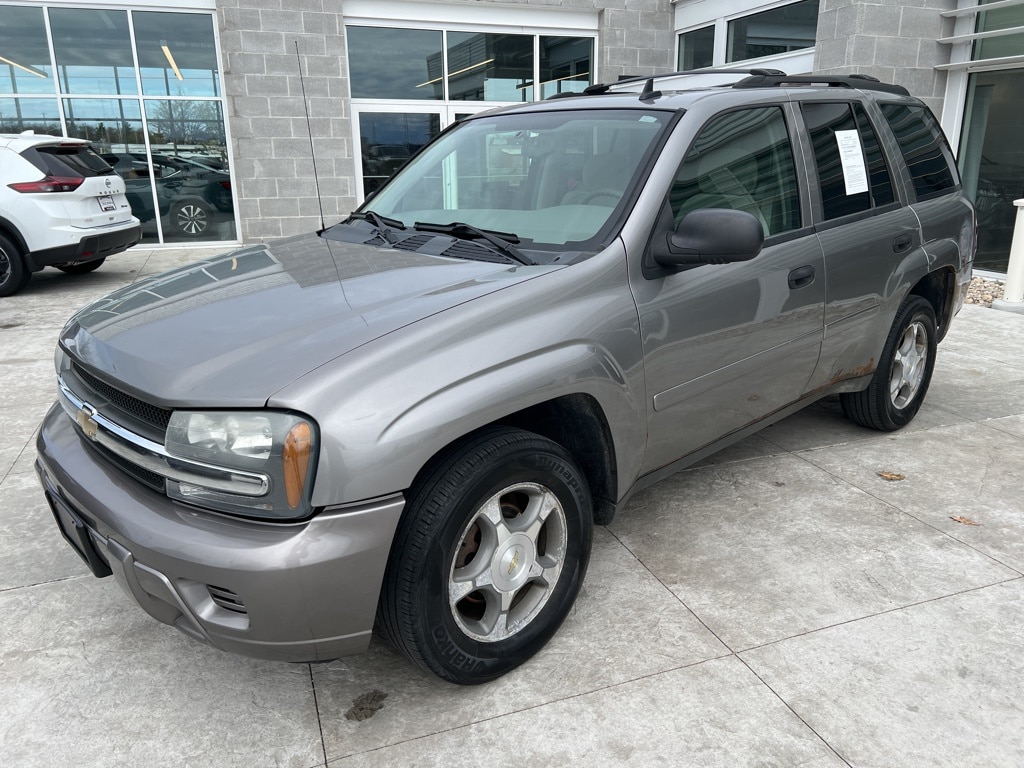 Used 2007 Chevrolet TrailBlazer LS with VIN 1GNDT13S972136726 for sale in Traverse City, MI