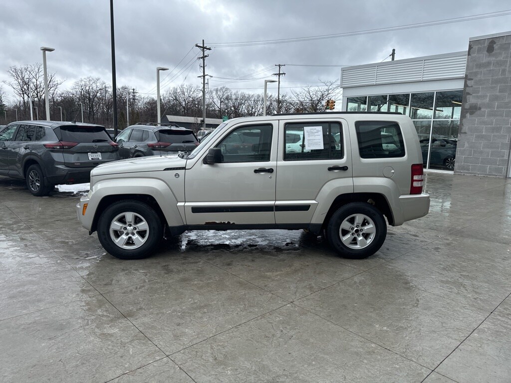 Used 2009 Jeep Liberty Sport with VIN 1J8GN28KX9W508965 for sale in Traverse City, MI