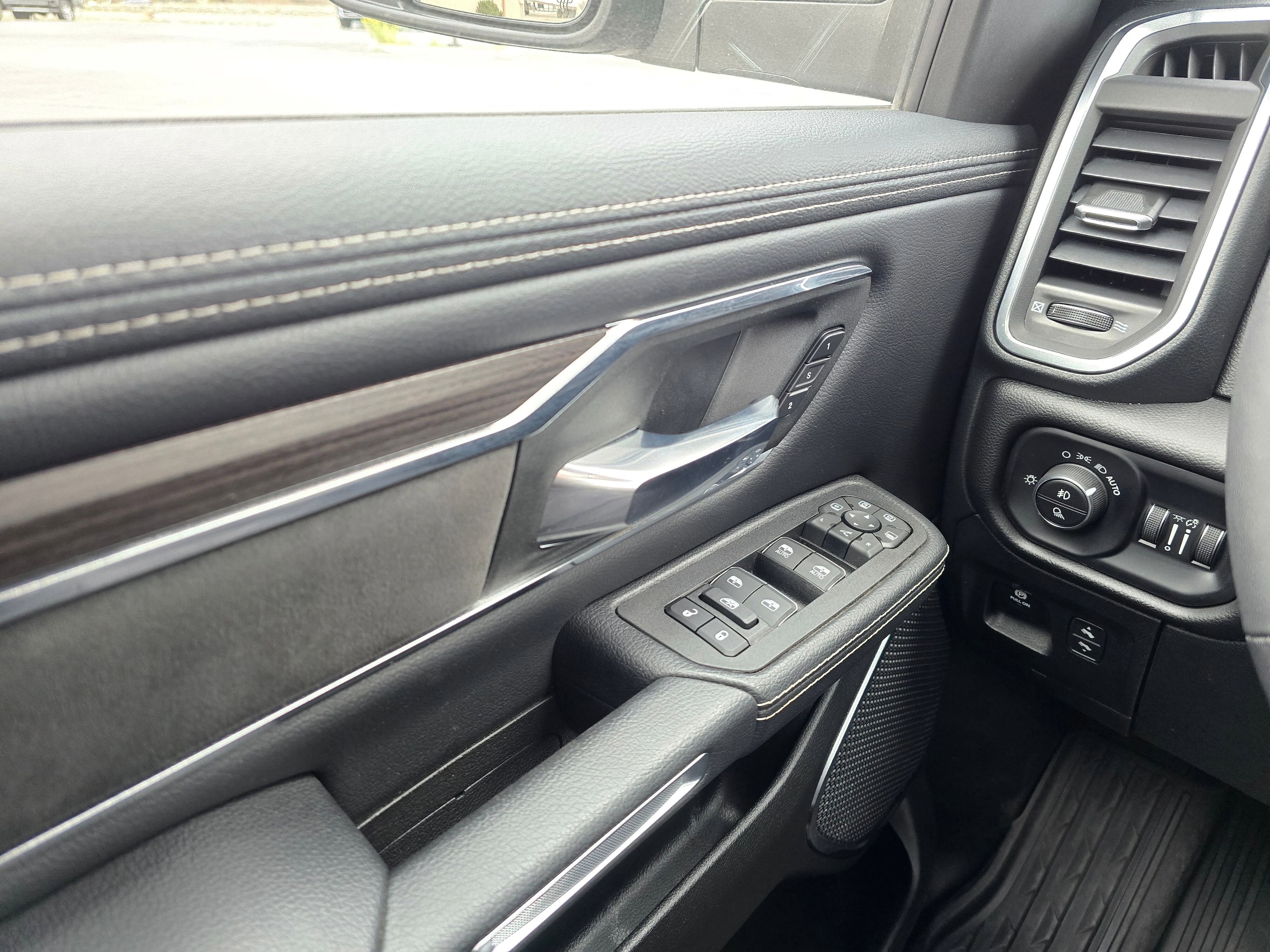 Used 2025 Diamond Black Crystal Pearlcoat Ram Laramie image 63