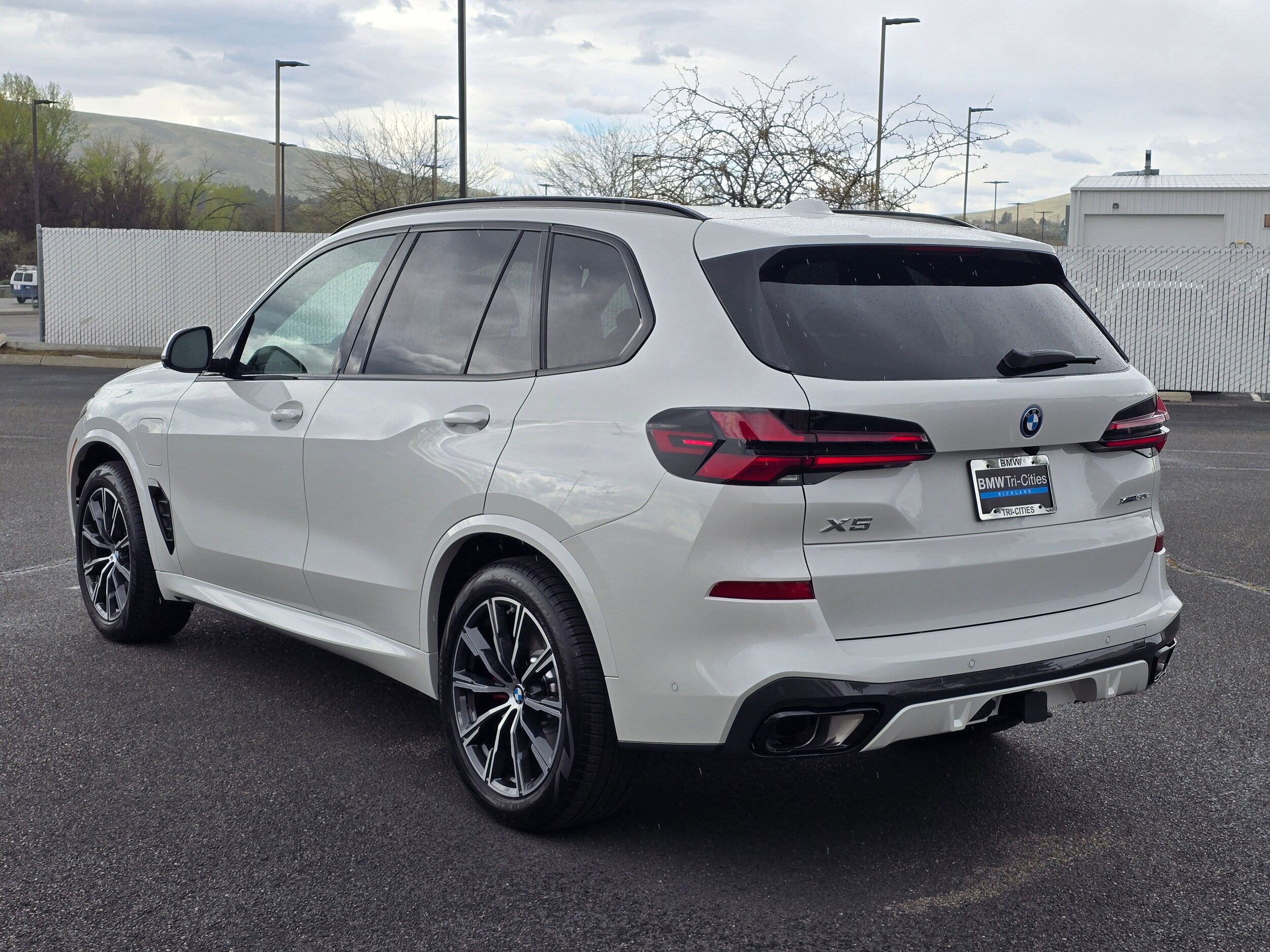 Used 2026 Mineral White Metallic BMW xDrive50e image 36