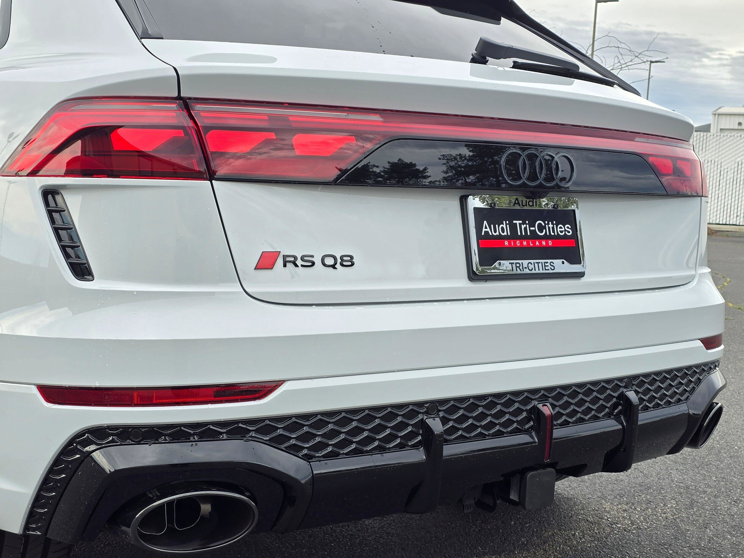 New 2026 Glacier White Audi 4.0T performance image 7