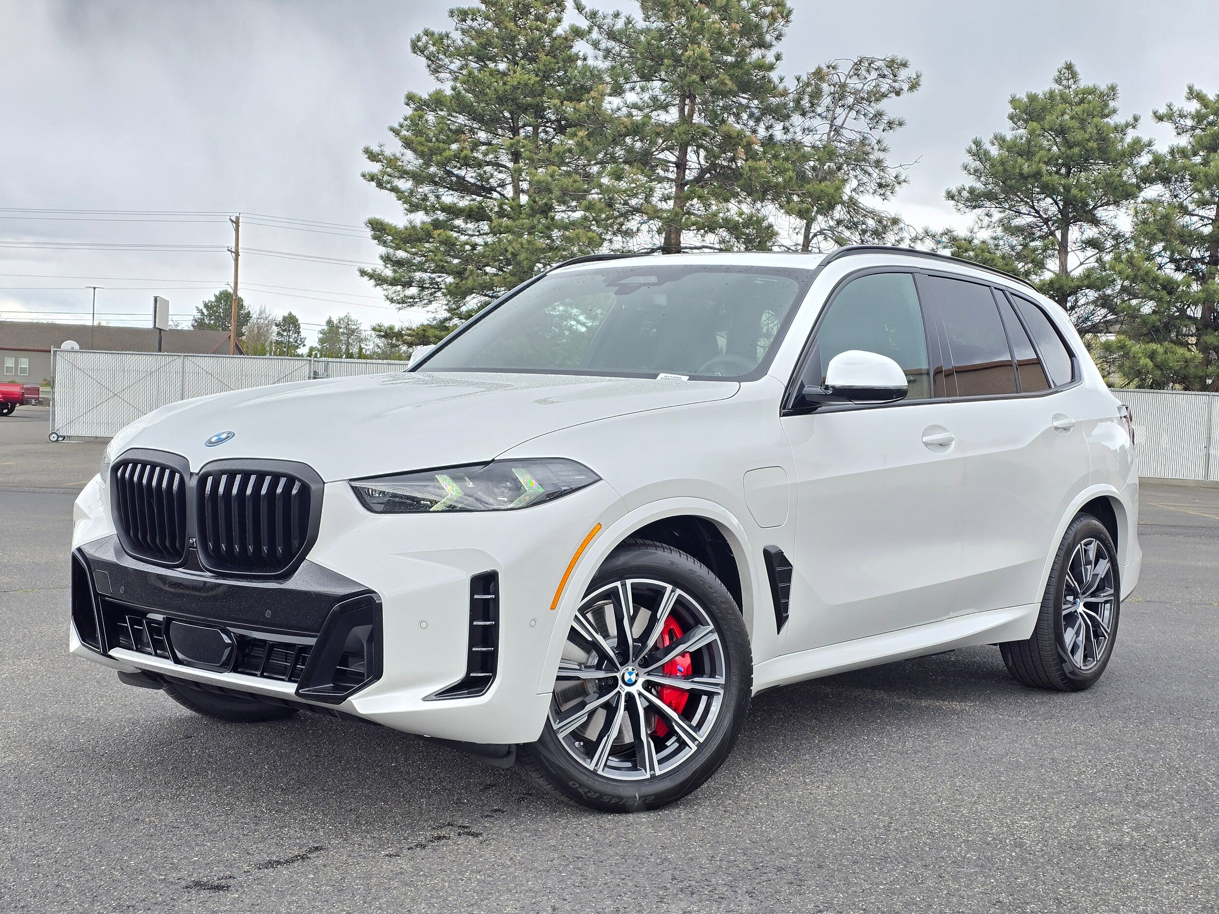 Used 2026 Mineral White Metallic BMW xDrive50e image 33