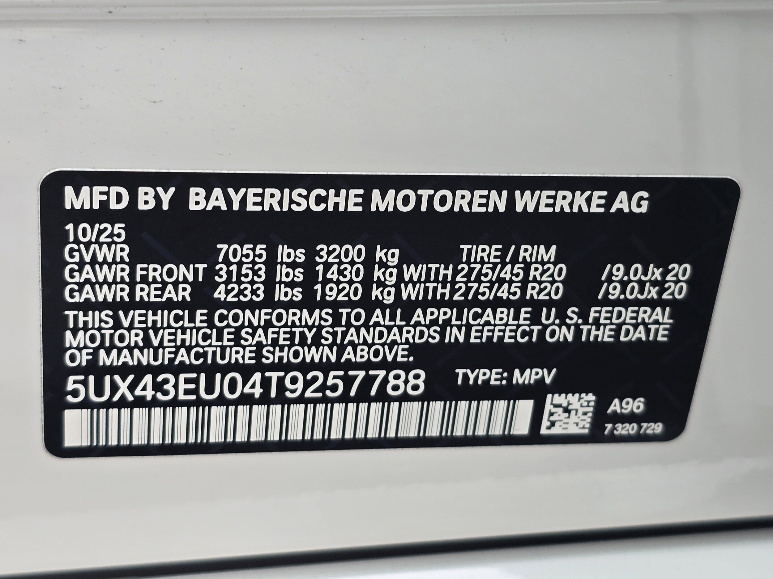 Used 2026 Mineral White Metallic BMW xDrive50e image 63