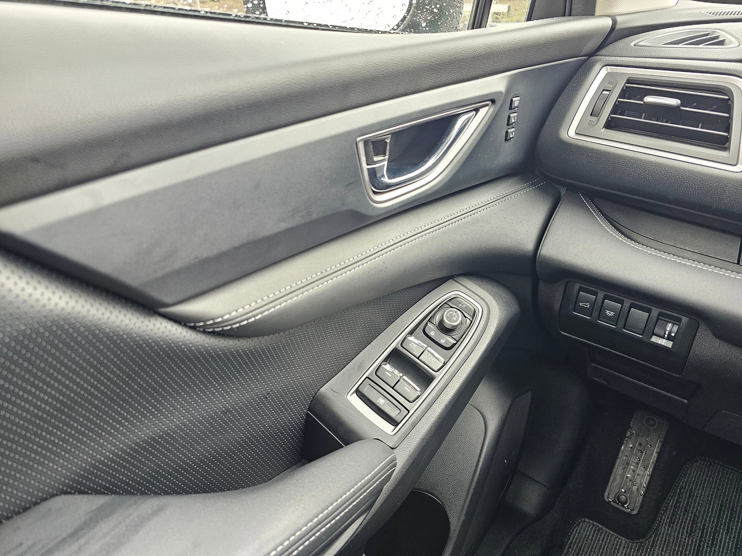 Used 2023 Ice Silver Metallic Subaru Limited image 45