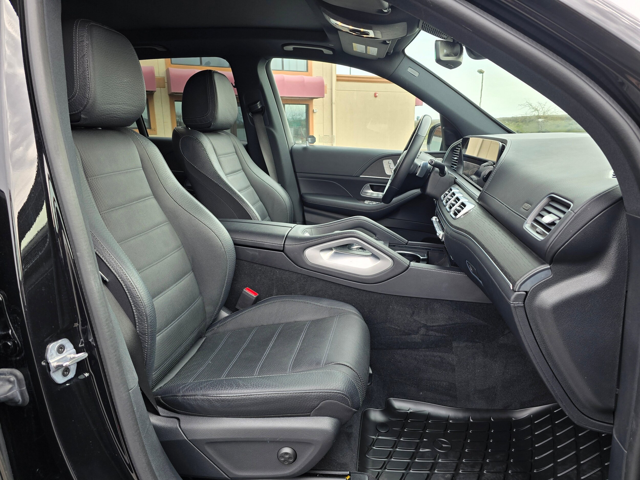 Used 2024 Obsidian Black Metallic Mercedes-Benz GLE 350 image 42